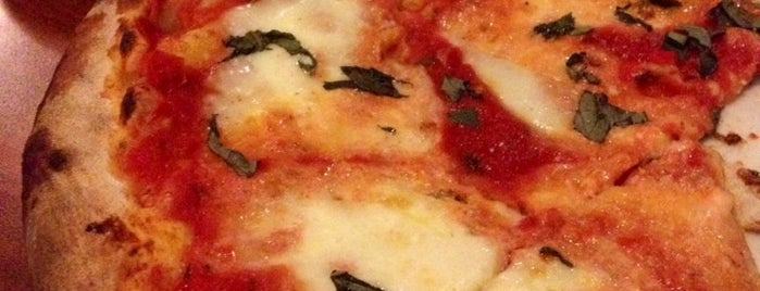 Veneto Wood Fired Pizza & Pasta is one of Lugares favoritos de MSZWNY.
