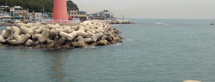 청사포 is one of beaches n islands.