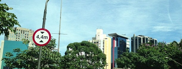 Túnel Tribunal de Justiça is one of สถานที่ที่ Nih ถูกใจ.