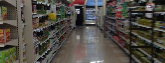 Food Lion Grocery Store is one of สถานที่ที่ Matt ถูกใจ.