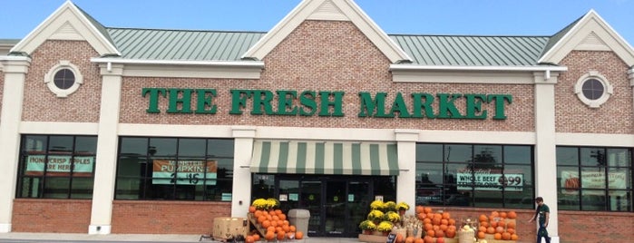 The Fresh Market is one of สถานที่ที่ Kelly ถูกใจ.