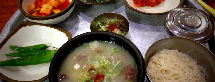 육거리곰탕 is one of 한국인이 사랑하는 오래된 한식당 100선.
