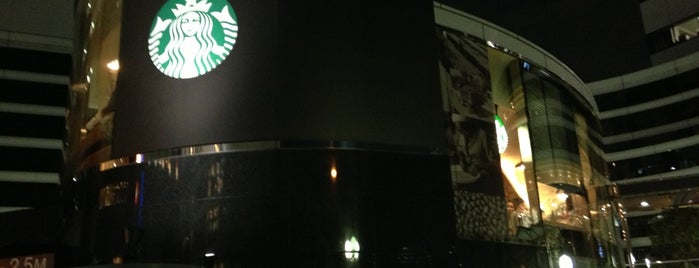 Starbucks is one of Yuzuki 님이 좋아한 장소.
