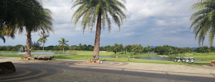 The Majestic Creek Golf & Resort is one of Golf Club.