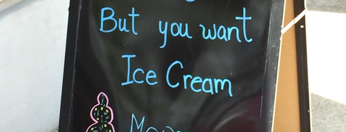 McCools Ice Cream & Frozen Yogurt is one of Tempat yang Disukai Ryan.