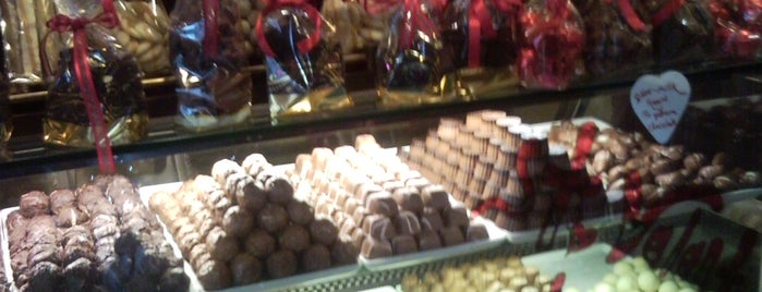 J'adore Chocolatier & Patisserie is one of İstanbul 'da Atıştırmalık Mekanlar.