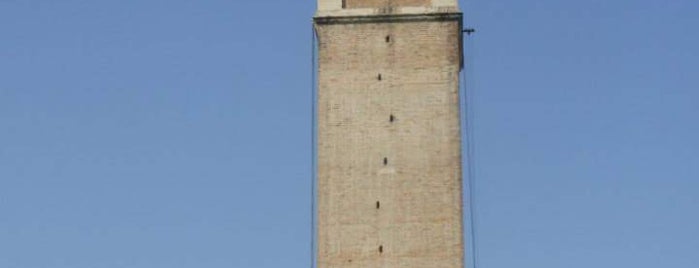 Büyüksaat Kulesi is one of Locais curtidos por Nalan.