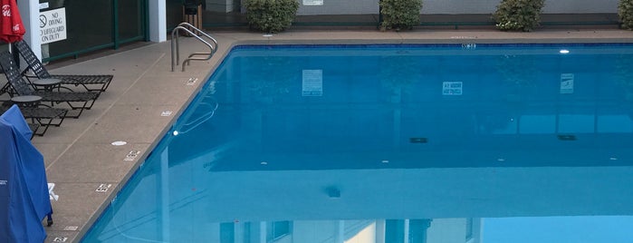 Hilton Garden Inn Pool is one of Lynn'ın Beğendiği Mekanlar.