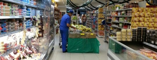 Supermercado Zona Sul is one of Tempat yang Disukai Denis.