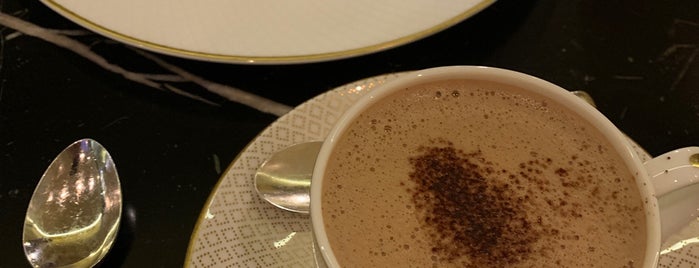 Hotel Café Royal is one of Lieux qui ont plu à Abdulaziz.