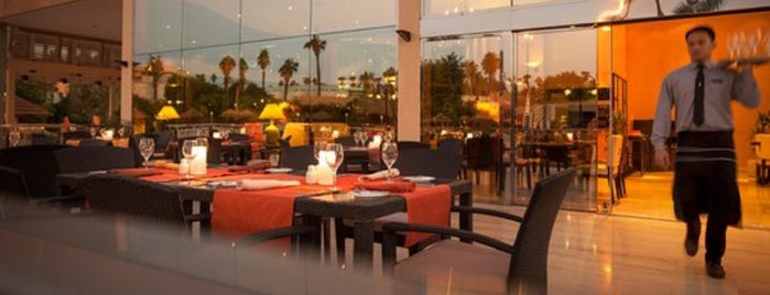 Mondo Restaurant & Lounge is one of สถานที่ที่ Abdulaziz ถูกใจ.