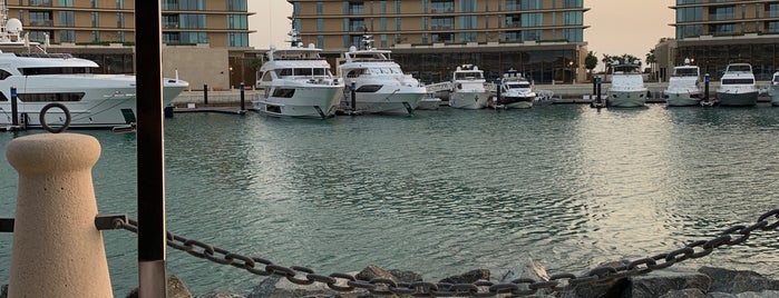 Bvlgari Yacht Clvb Dubai is one of Lugares favoritos de Abdulaziz.