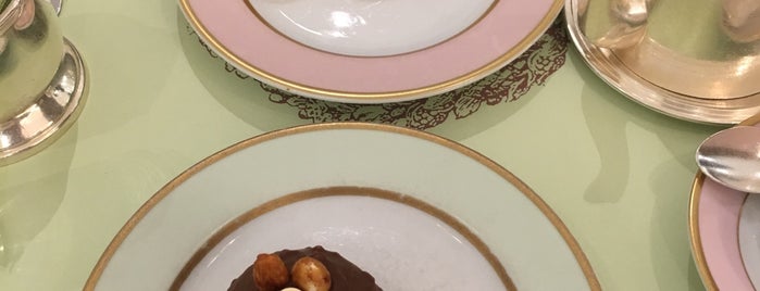 Ladurée is one of Lugares favoritos de Abdulaziz.