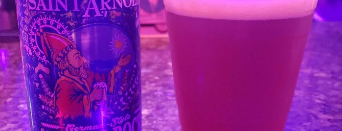 Komodo's Pub is one of Places to try in Houston.