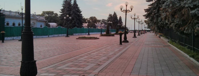 Constitution Square is one of Прогулки по Киеву - 2.