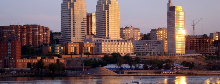 Dnipro is one of Українські міста.