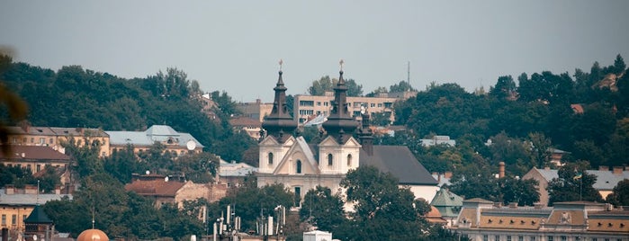 Площа Вишиваного is one of Lugares favoritos de Alexey.