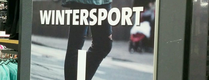 Perry Sport is one of Tempat yang Disukai Bernard.