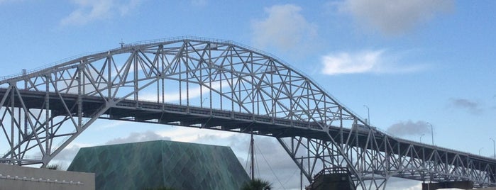 Harbor Bridge is one of Lugares favoritos de Mike.