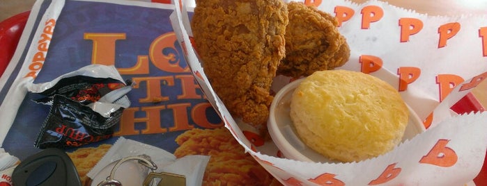 Popeyes Louisiana Kitchen is one of Locais curtidos por Amber.