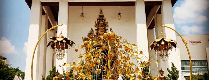 Wat Patumwanaram is one of Posti che sono piaciuti a Chida.Chinida.