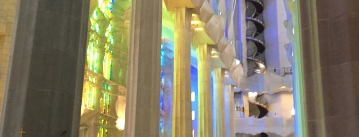 Sagrada Família is one of Nojan'ın Beğendiği Mekanlar.