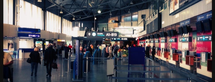 Terminal 2A is one of Lieux qui ont plu à Rafael.