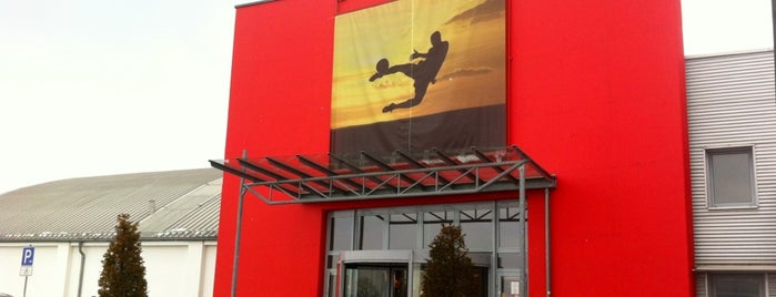 Nike Factory Store is one of Lieux qui ont plu à Anıl.