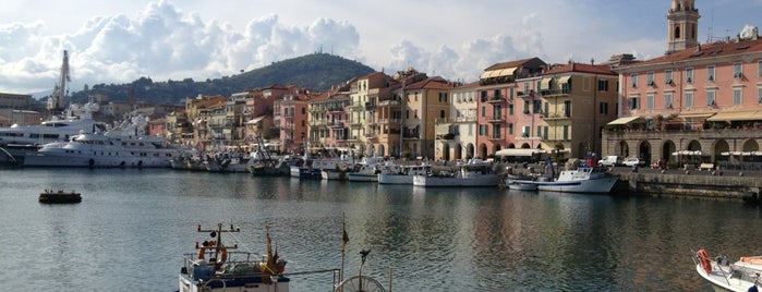 Porto di Oneglia is one of Posti che sono piaciuti a Deniz.