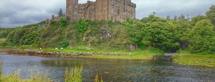 Dunvegan Castle & Gardens is one of Jさんのお気に入りスポット.
