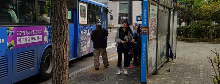 신설동로터리 정류장 (01-243) is one of 서울시내 버스정류소.