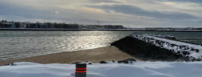 Геотермальный пляж в Наутхольсвике is one of Iceland 🇮🇸.
