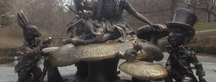 Alice in Wonderland Statue is one of À faire à New York.