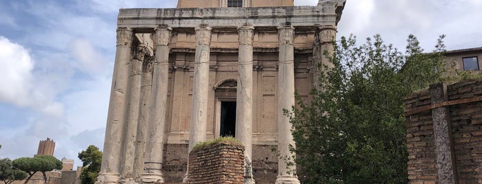 Templo de Antonino e Faustina is one of Roma.