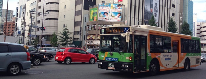 新宿五丁目交差点 is one of 場所.