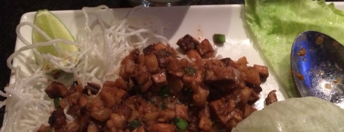 P.F. Chang's is one of Lugares favoritos de icelle.