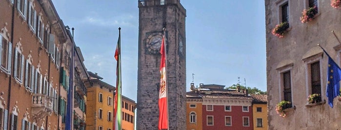 Piazza III Novembre is one of LAGODIGARDA.