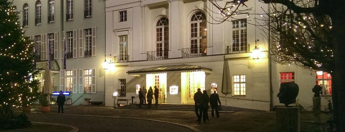 Deutsches Theater is one of Berlin Todo List.