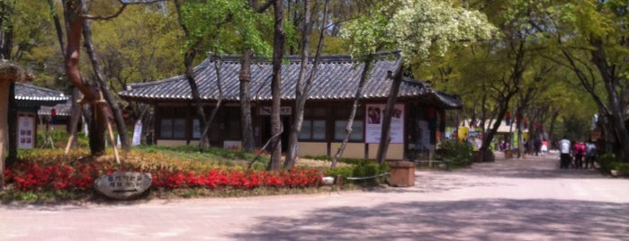 Korean Folk Village is one of MJ의 여행지'ㅅ'.