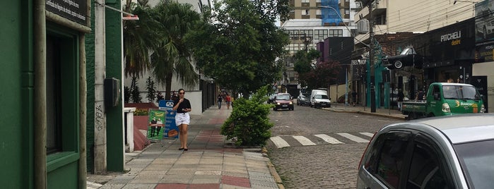 Rua Independência is one of highlights.
