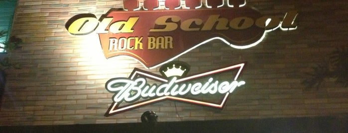 Old School Rock Bar is one of Tempat yang Disukai Gunther.