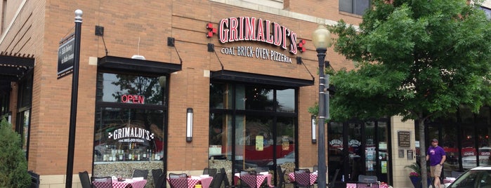 Grimaldi's Pizzeria is one of Tempat yang Disukai Johnalaine.