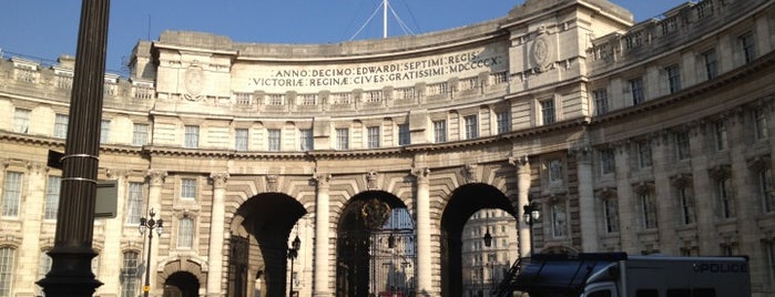 Admiralty Arch is one of London Essentials.