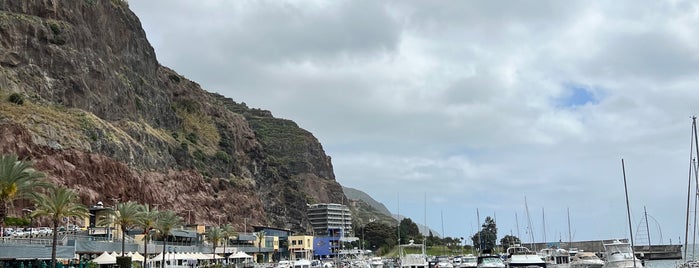 Praia da Calheta is one of Sofia'nın Beğendiği Mekanlar.