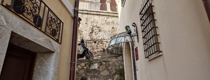 Castelmola is one of Taormina.