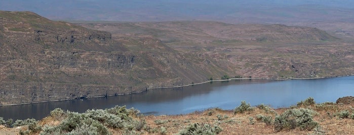 Columbia River Scenic Overlook is one of West coast road trip.