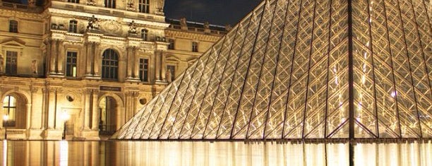 Pirámide del Museo del Louvre is one of Paris.