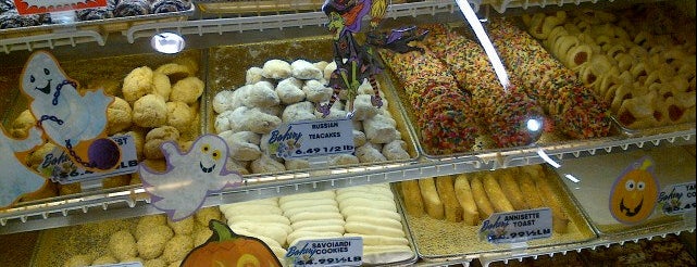 Doris Italian Market & Bakery is one of Lugares guardados de SLICK.