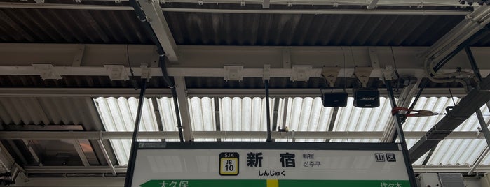 JR Platforms 15-16 is one of 山手線外回り→池袋.