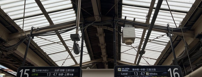 JR Platforms 15-16 is one of 新宿駅.